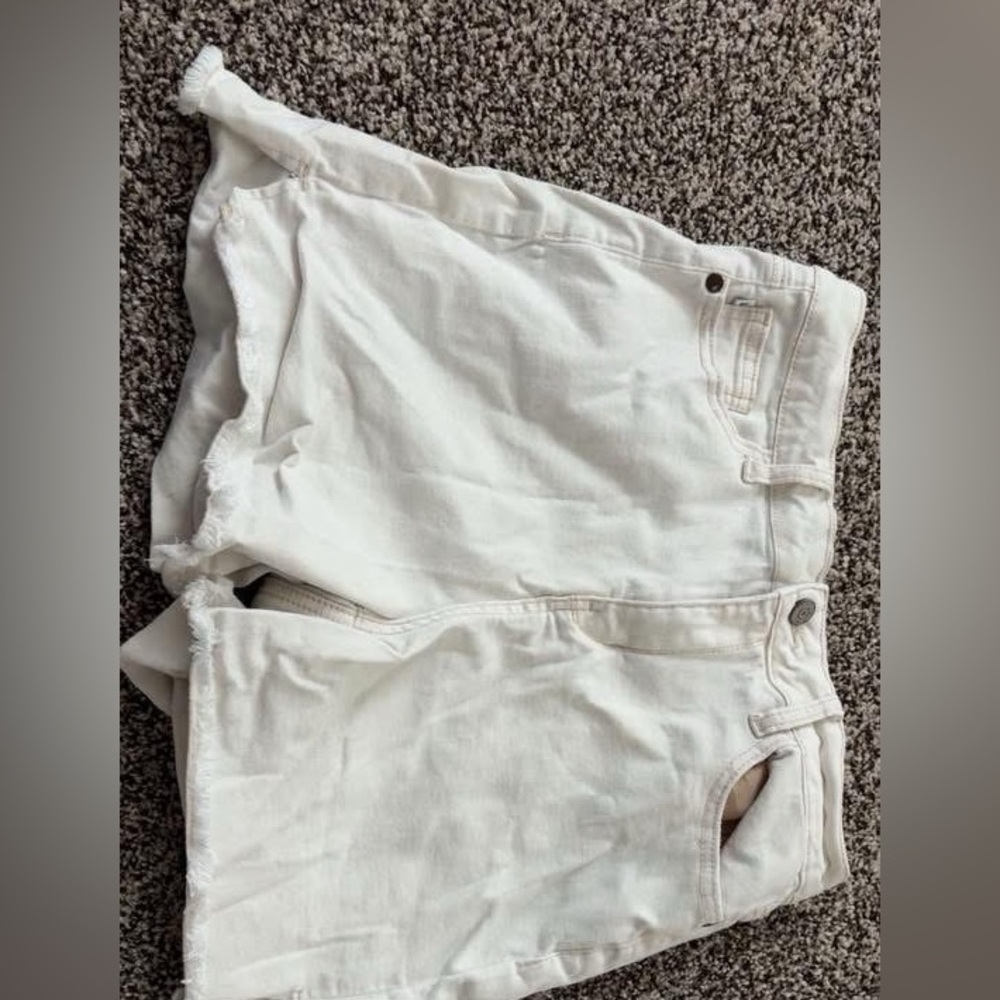 Judy Blue Stylish Cream Denim Shorts